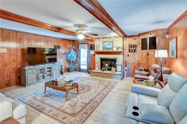 1305 Forest Point DR, Chesapeake, VA 23320
