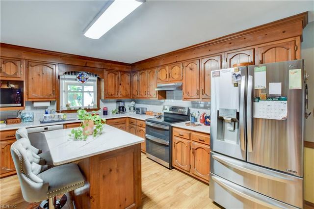 1305 Forest Point DR, Chesapeake, VA 23320