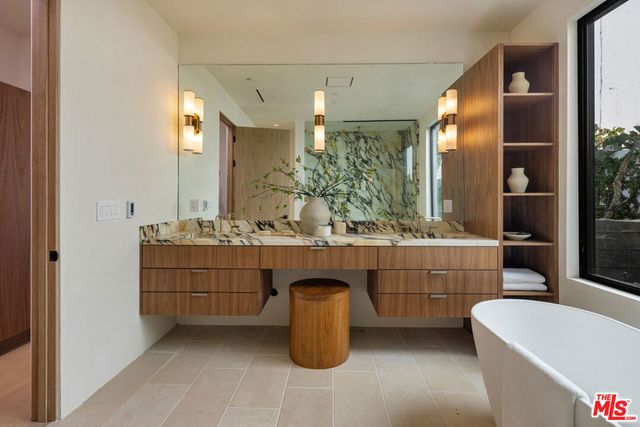 1525 Marlay Drive, Los Angeles, CA 90069