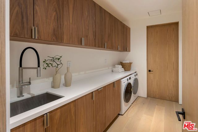 1525 Marlay Drive, Los Angeles, CA 90069