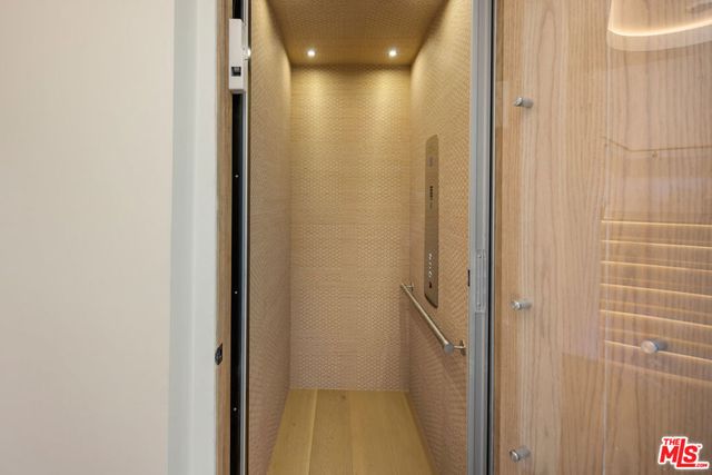 1525 Marlay Drive, Los Angeles, CA 90069