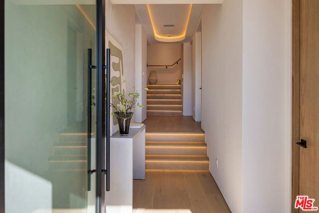 1525 Marlay Drive, Los Angeles, CA 90069