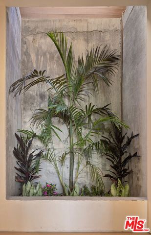 1525 Marlay Drive, Los Angeles, CA 90069