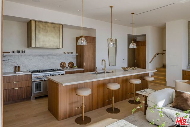 1525 Marlay Drive, Los Angeles, CA 90069