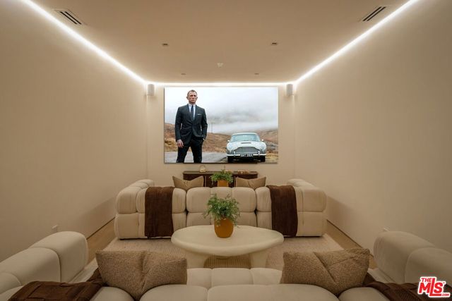 1525 Marlay Drive, Los Angeles, CA 90069