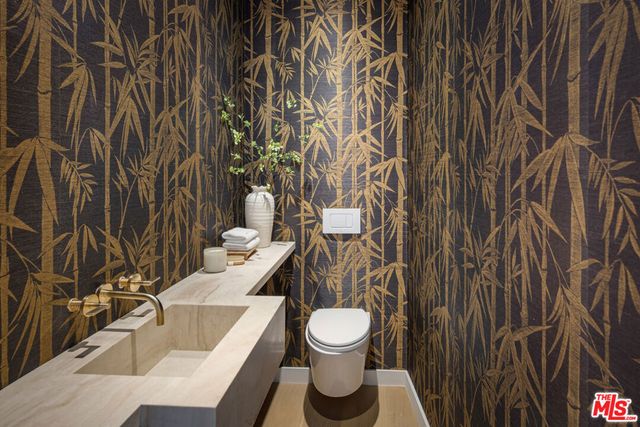 1525 Marlay Drive, Los Angeles, CA 90069