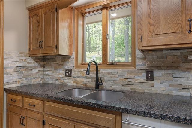 3020 S Bradford Lane, Blue Springs, MO 64015