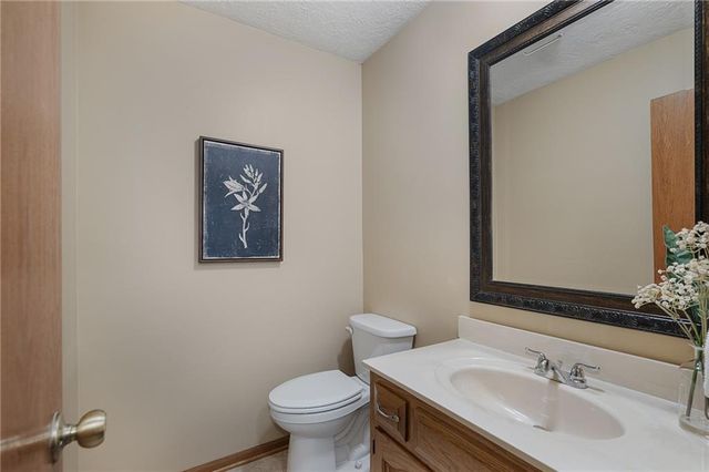 3020 S Bradford Lane, Blue Springs, MO 64015