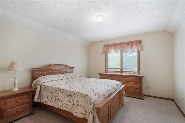 3020 S Bradford Lane, Blue Springs, MO 64015