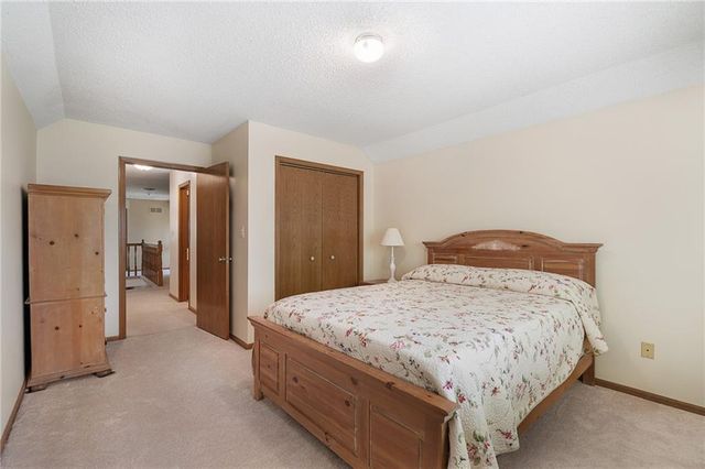 3020 S Bradford Lane, Blue Springs, MO 64015