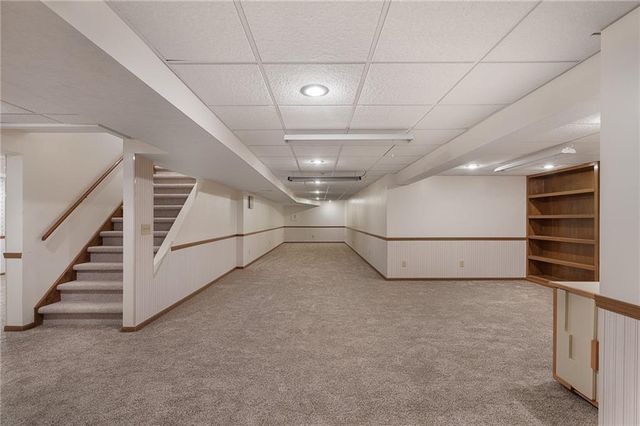 3020 S Bradford Lane, Blue Springs, MO 64015
