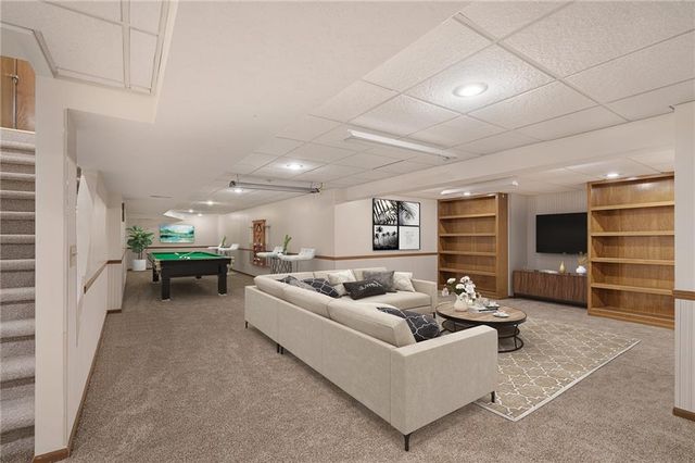 3020 S Bradford Lane, Blue Springs, MO 64015