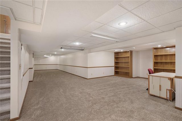3020 S Bradford Lane, Blue Springs, MO 64015