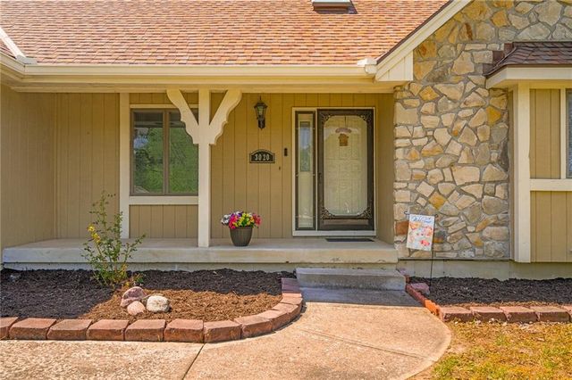 3020 S Bradford Lane, Blue Springs, MO 64015