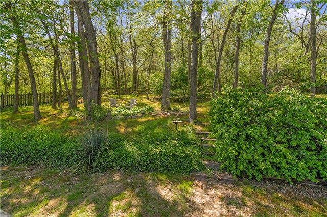 3020 S Bradford Lane, Blue Springs, MO 64015