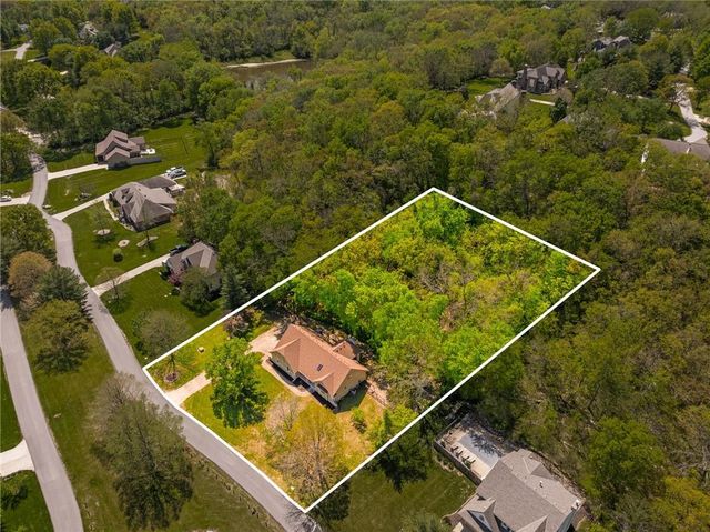 3020 S Bradford Lane, Blue Springs, MO 64015