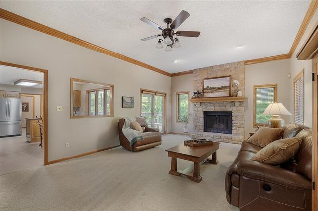 3020 S Bradford Lane, Blue Springs, MO 64015
