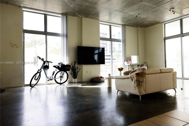 2100 Van Buren St 319, Hollywood, FL 33020