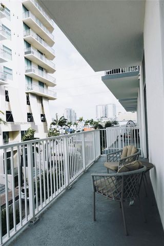 2100 Van Buren St 319, Hollywood, FL 33020