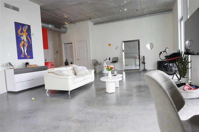 2100 Van Buren St 319, Hollywood, FL 33020