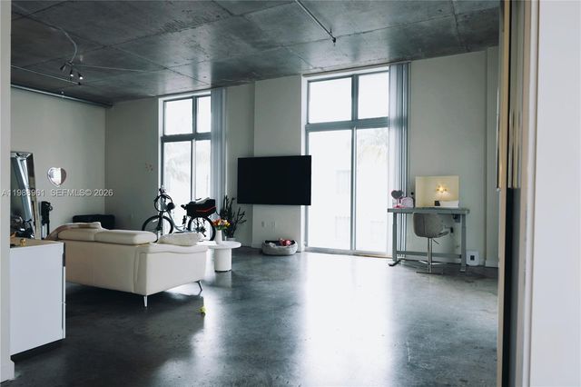 2100 Van Buren St 319, Hollywood, FL 33020