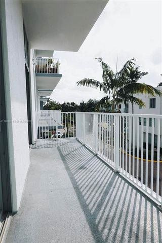 2100 Van Buren St 319, Hollywood, FL 33020