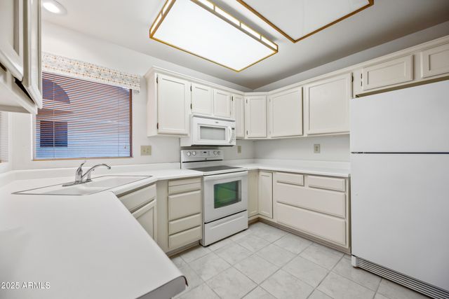 19611 N TRAIL RIDGE Drive, Sun City West, AZ 85375