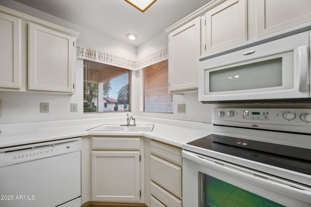 19611 N TRAIL RIDGE Drive, Sun City West, AZ 85375