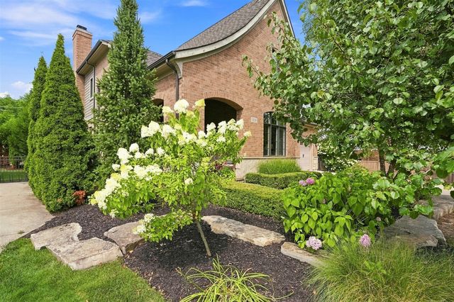 1215 Manchester Road, Birmingham, MI 48009