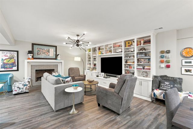 1215 Manchester Road, Birmingham, MI 48009