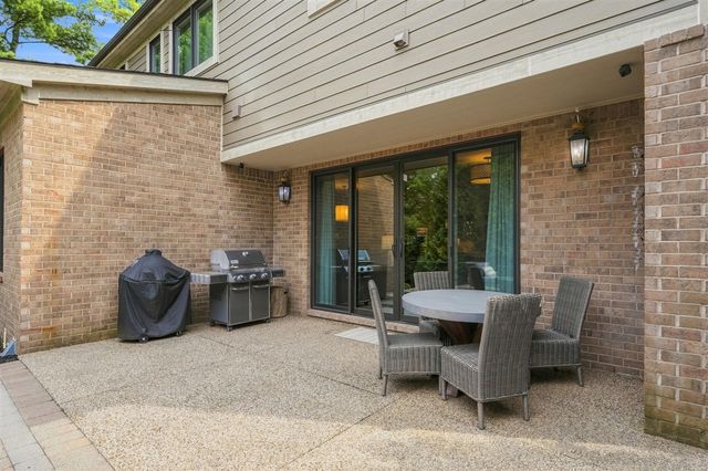 1215 Manchester Road, Birmingham, MI 48009