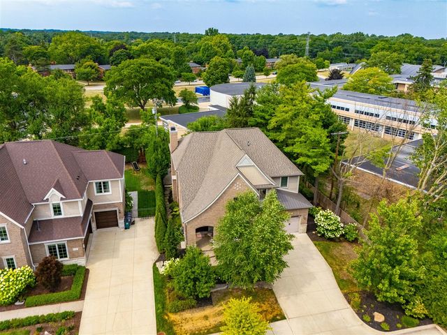 1215 Manchester Road, Birmingham, MI 48009