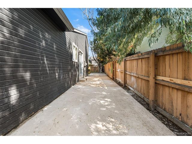 4832 S Genoa St, Centennial, CO 80015