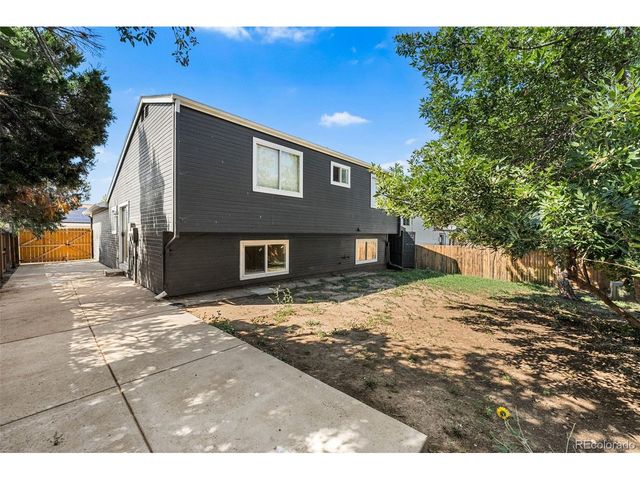 4832 S Genoa St, Centennial, CO 80015