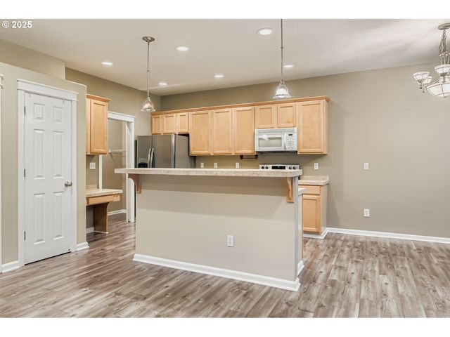 21868 Ne HEARTWOOD Cir, Fairview, OR 97024