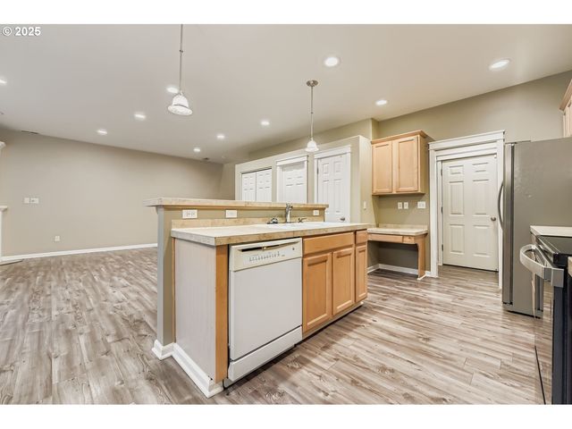 21868 Ne HEARTWOOD Cir, Fairview, OR 97024