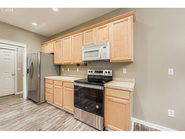 21868 Ne HEARTWOOD Cir, Fairview, OR 97024