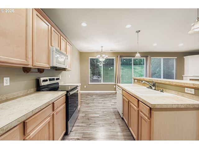 21868 Ne HEARTWOOD Cir, Fairview, OR 97024