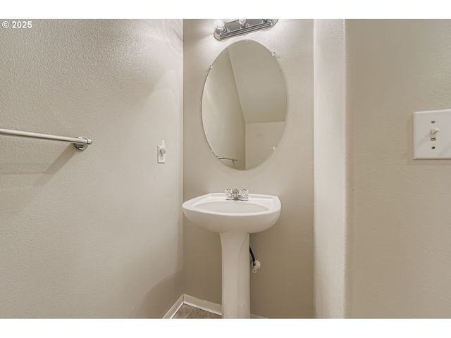 21868 Ne HEARTWOOD Cir, Fairview, OR 97024