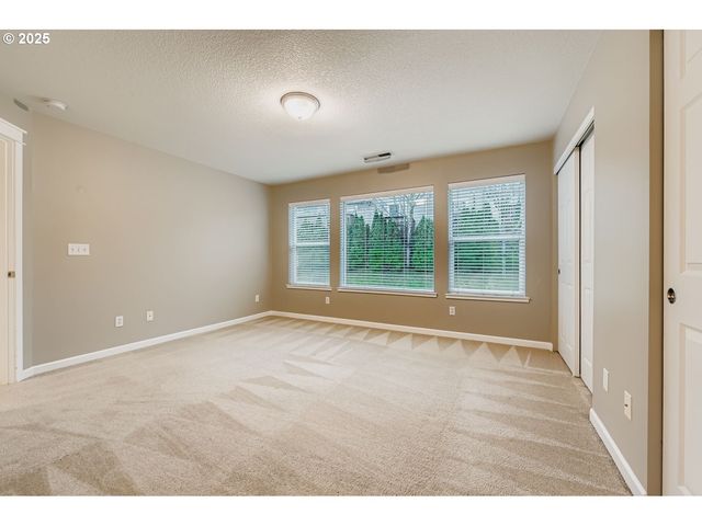 21868 Ne HEARTWOOD Cir, Fairview, OR 97024