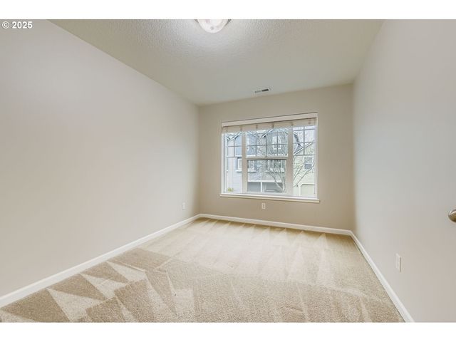 21868 Ne HEARTWOOD Cir, Fairview, OR 97024