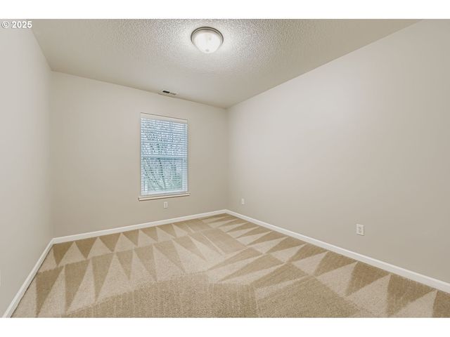 21868 Ne HEARTWOOD Cir, Fairview, OR 97024