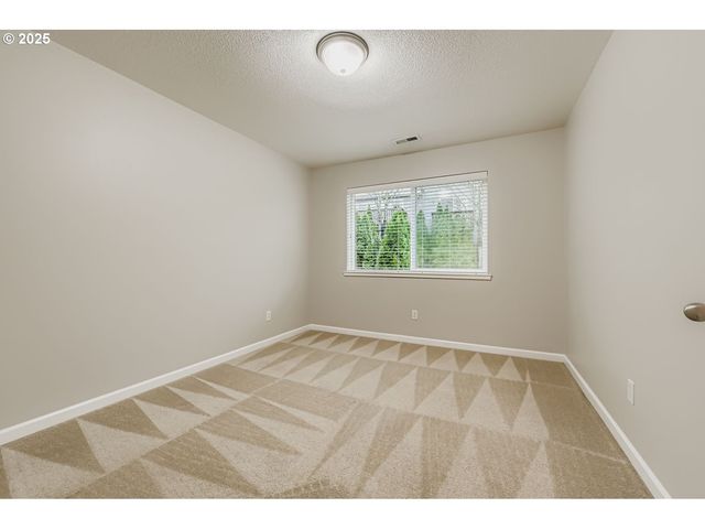 21868 Ne HEARTWOOD Cir, Fairview, OR 97024