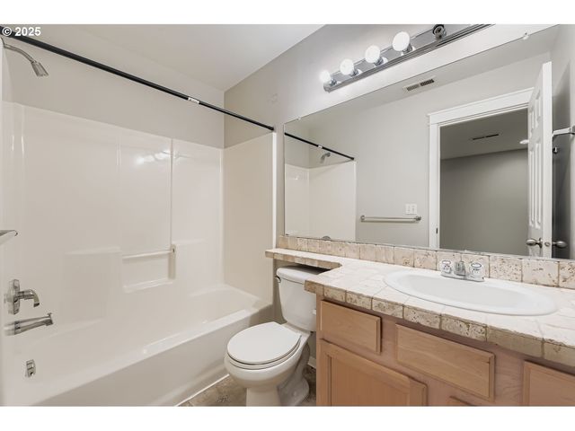 21868 Ne HEARTWOOD Cir, Fairview, OR 97024