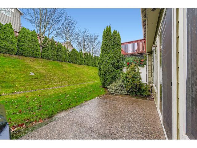 21868 Ne HEARTWOOD Cir, Fairview, OR 97024