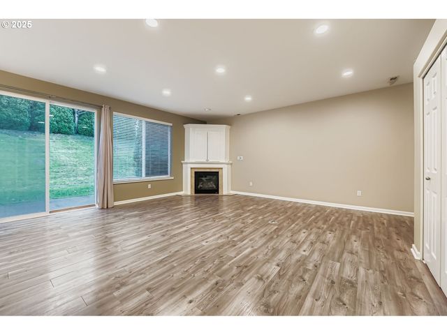 21868 Ne HEARTWOOD Cir, Fairview, OR 97024