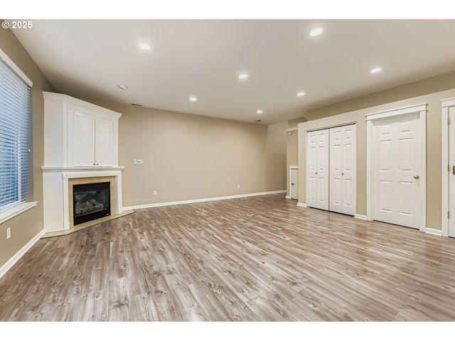 21868 Ne HEARTWOOD Cir, Fairview, OR 97024