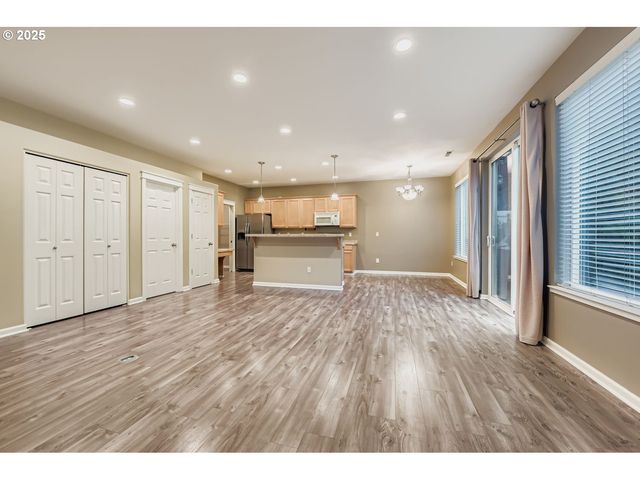 21868 Ne HEARTWOOD Cir, Fairview, OR 97024