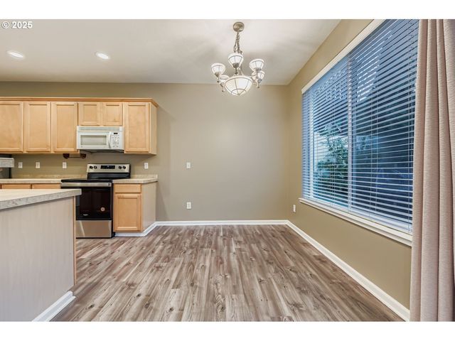 21868 Ne HEARTWOOD Cir, Fairview, OR 97024