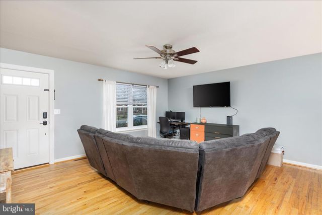 1112 ASHBY ST, Front Royal, VA 22630